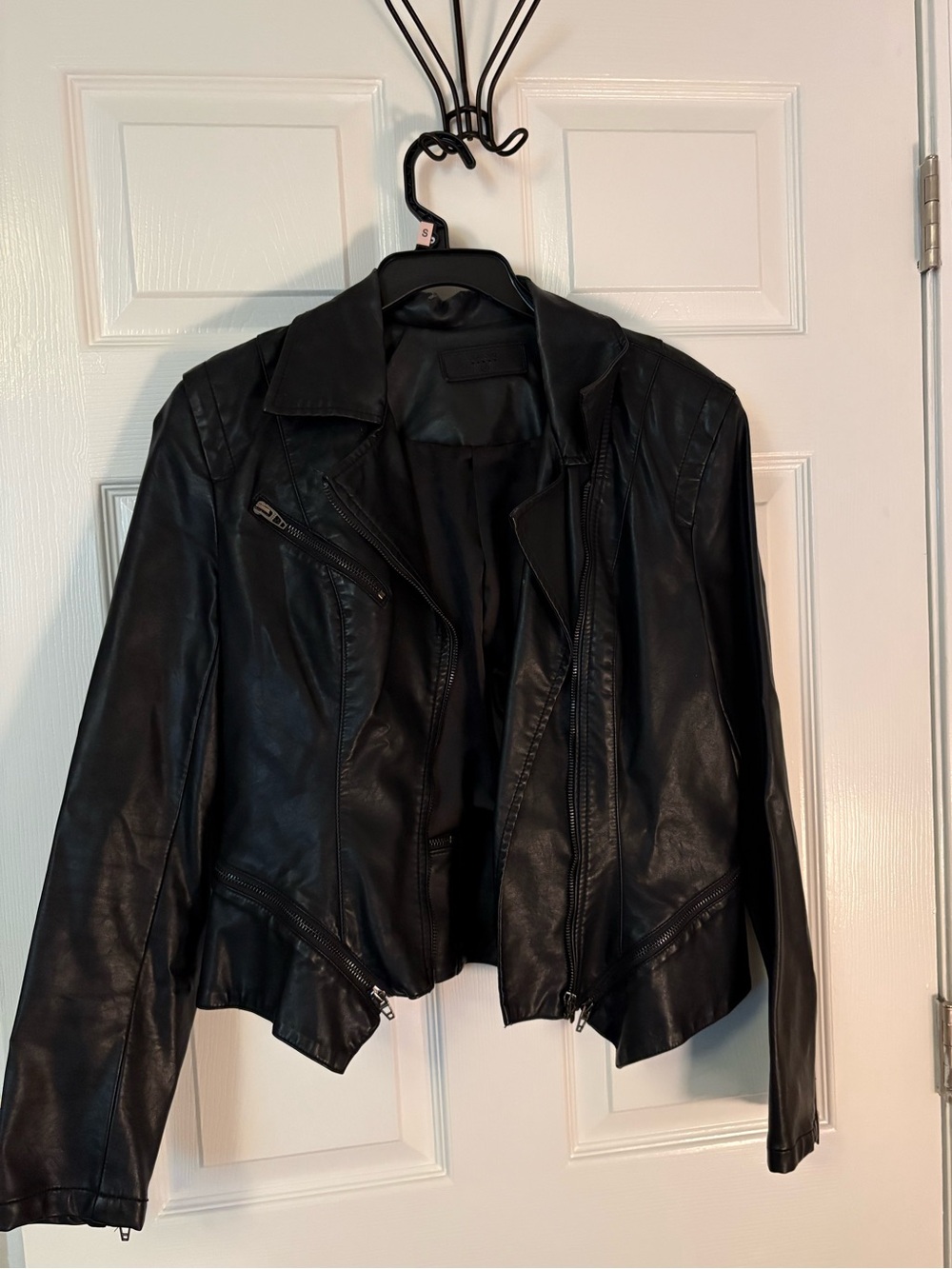 Women’s Medium Leather Jacket